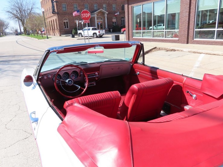 1965-chevrolet-corvair-monza-convertible-image-9