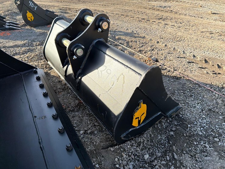 caterpillar-303-image-2