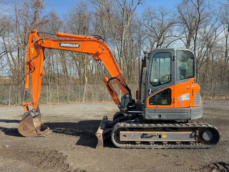 2019-doosan-dx85r-3-image-2