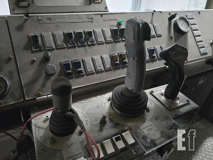 1996-oshkosh-t1500-image-17