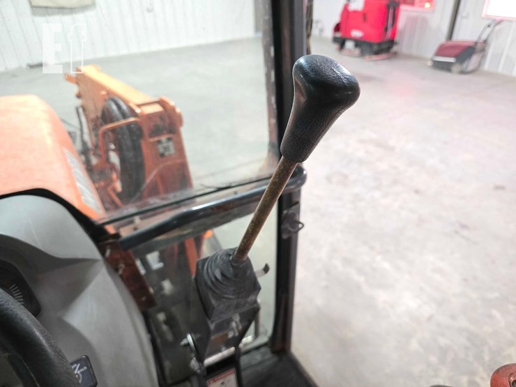 2012-kubota-m108s-image-21