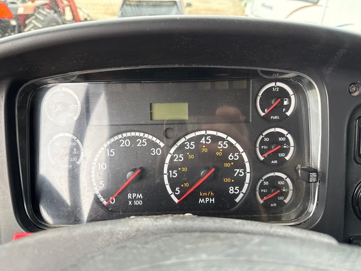 2010-massey-ferguson-8-image-90