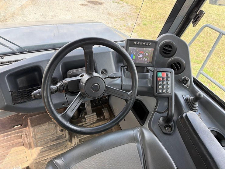 2023-deere-260e-image-17