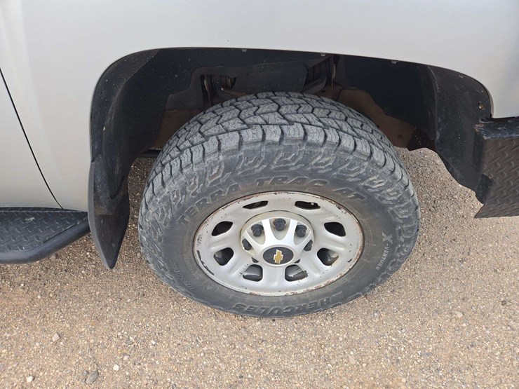 2013-chevrolet-silverado-3500hd-image-10