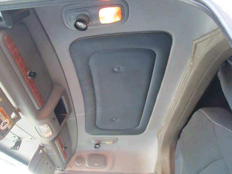 2008-peterbilt-389-image-34