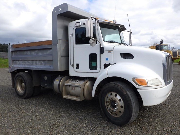 2010-peterbilt-337-image-3