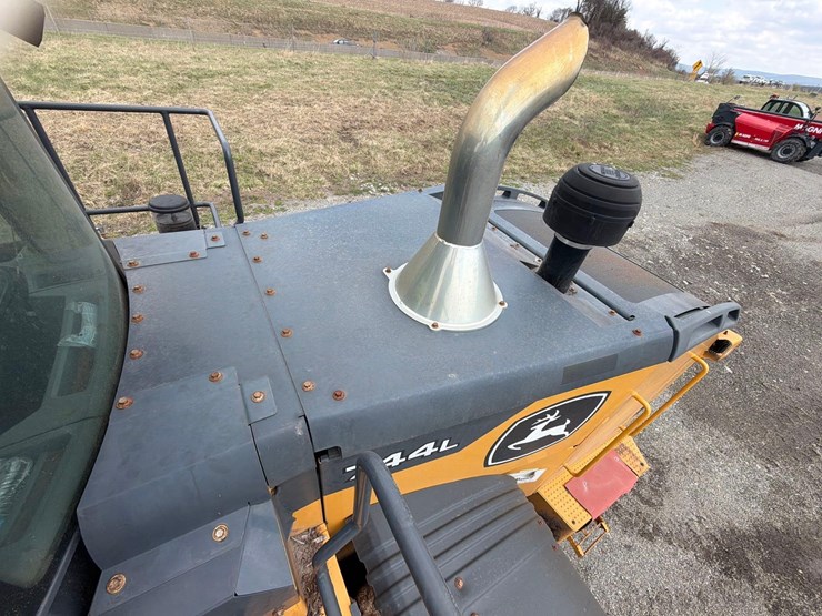 2022-deere-744l-image-20