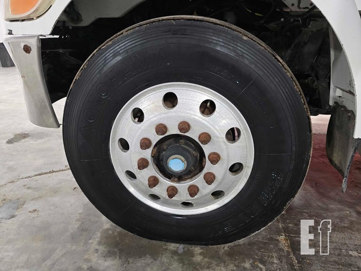 2009-peterbilt-340-image-26