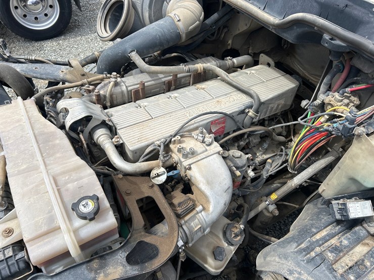 2010-massey-ferguson-8-image-48