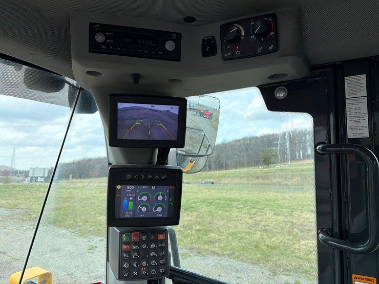 2020-deere-744l-image-23