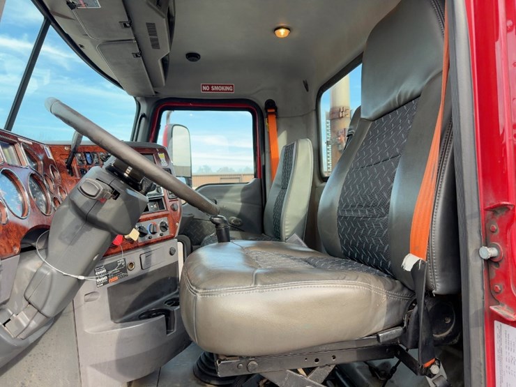 2013-mack-pinnacle-cxu613-image-24