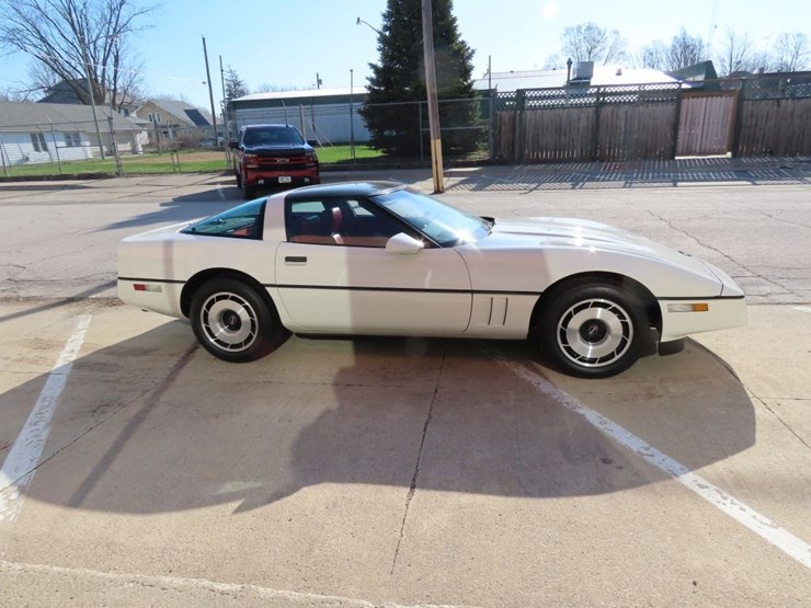 1985-chevrolet-corvette-image-4