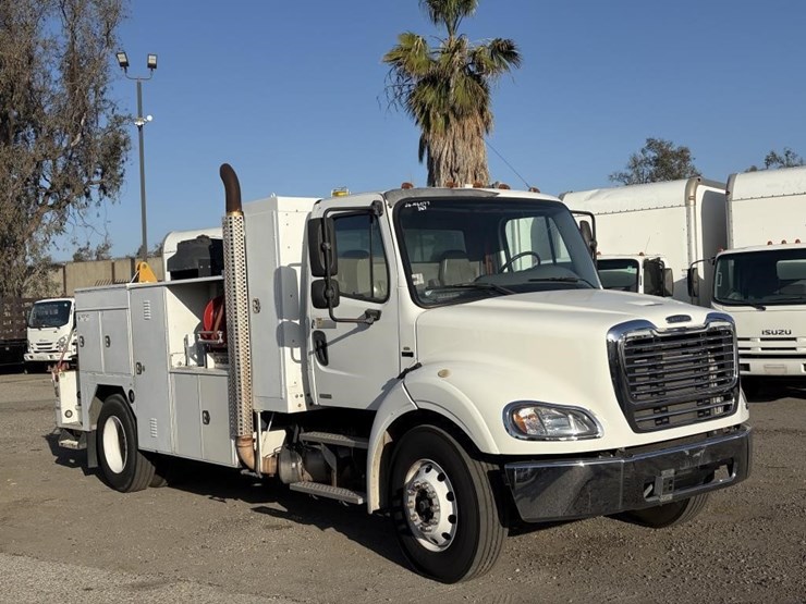 2012-freightliner-m2-s/a-mechanics-truck-image-2
