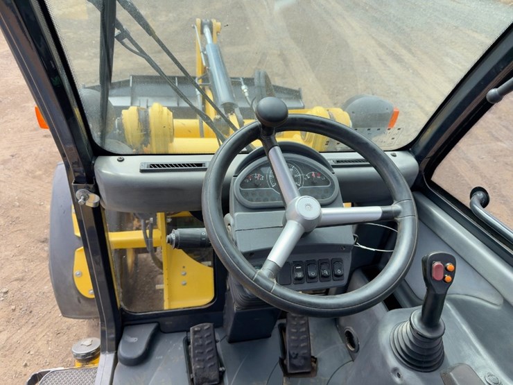 2017-yanmar-v8-image-25