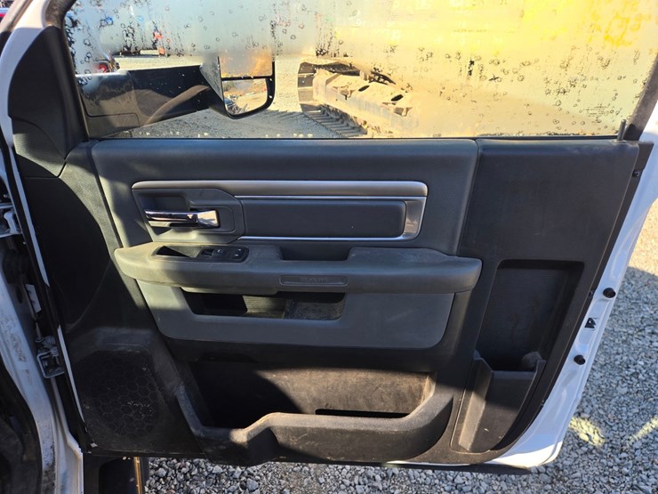 2017-massey-ferguson-8-image-49