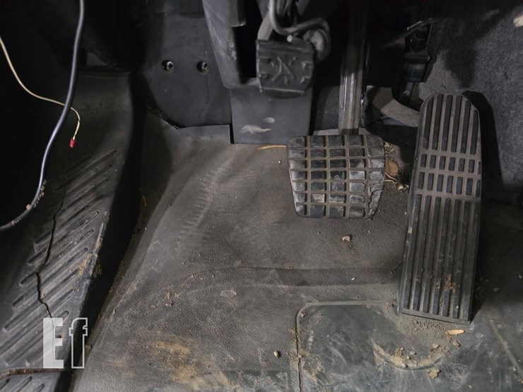 2009-freightliner-business-class-m2-106-image-11