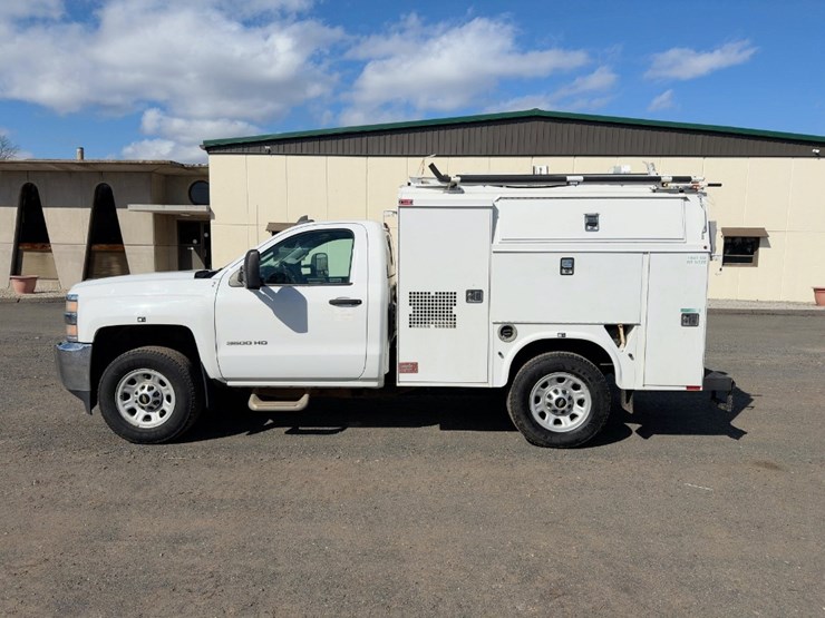 2015-chevrolet-silverado-3500hd-image-2
