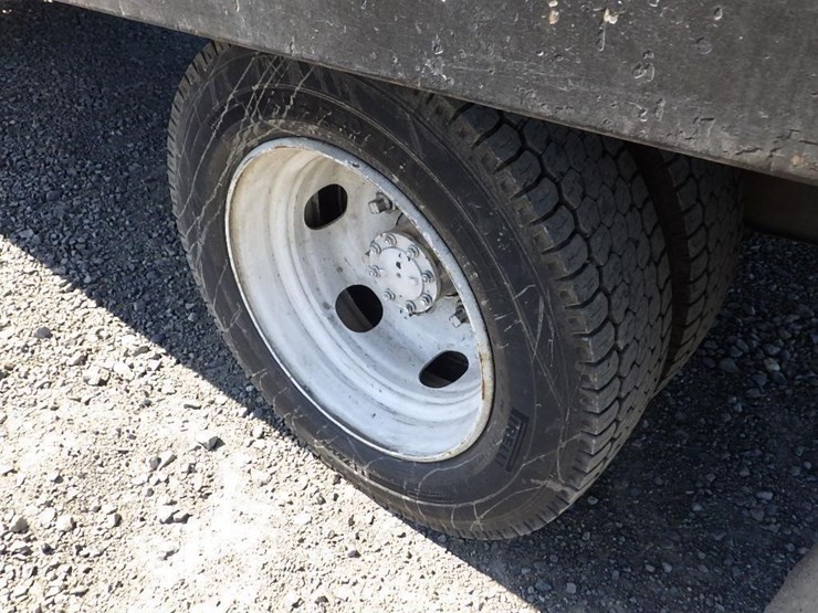 2004-isuzu-nqr-image-13