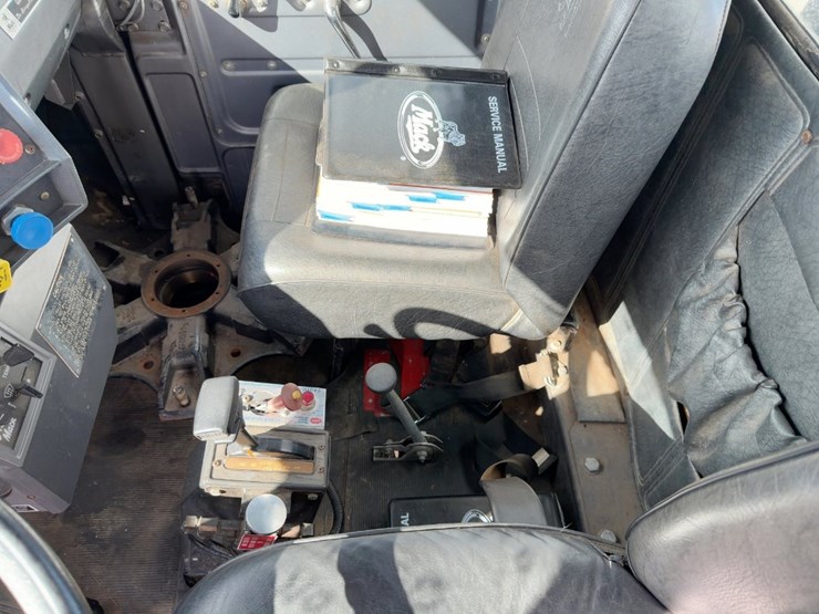 1990-mack-rd688s-image-25