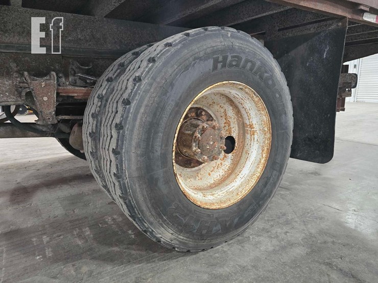 1994-freightliner-fl70-image-18