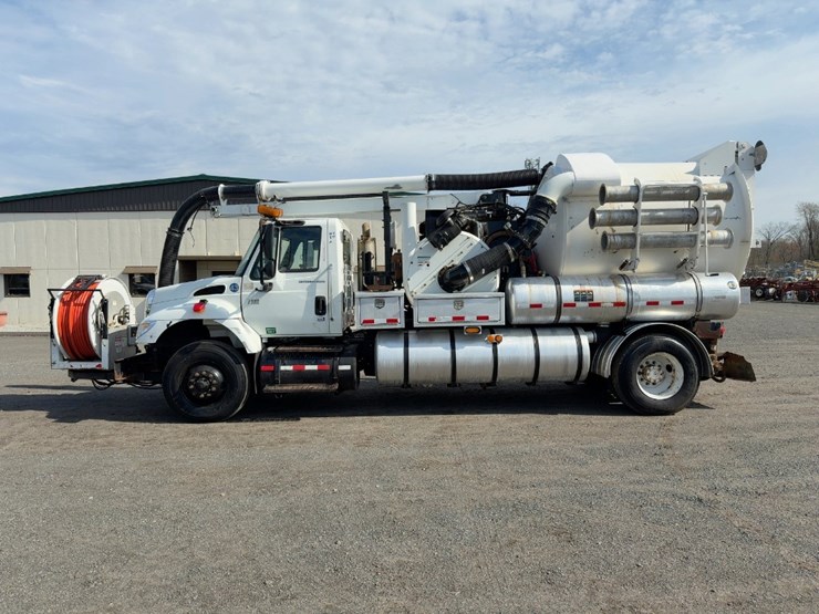 2006-international-7400-image-2