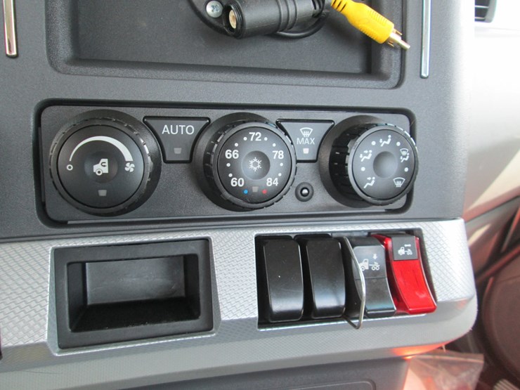 2020-kenworth-t680-image-34