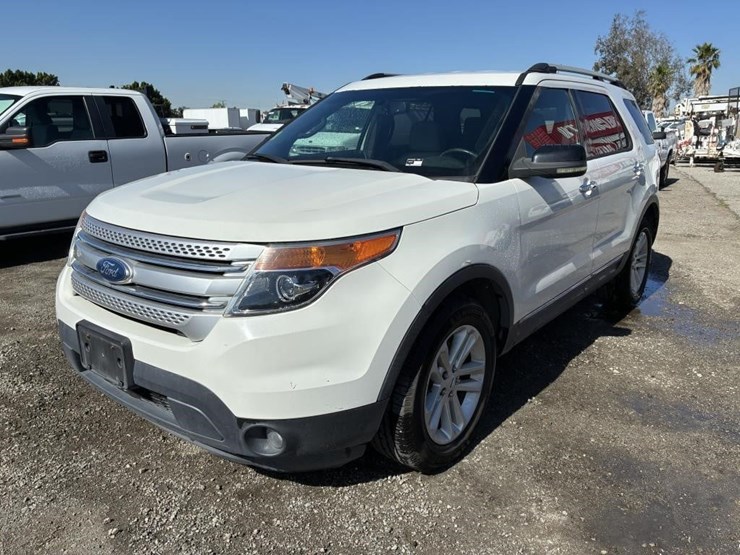 2012-ford-explorer-image-1