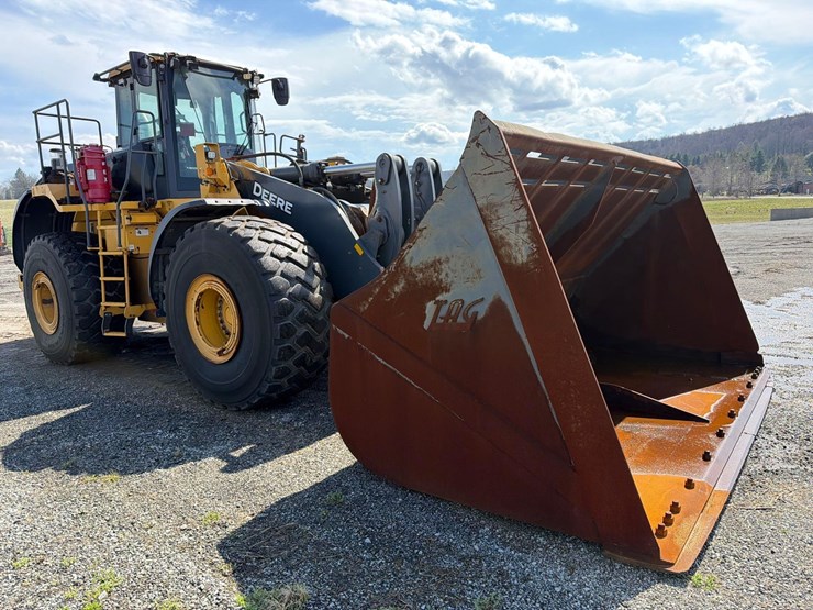 2022-john-deere-844-image-4