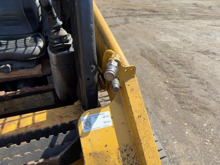 2002-caterpillar-247-image-10