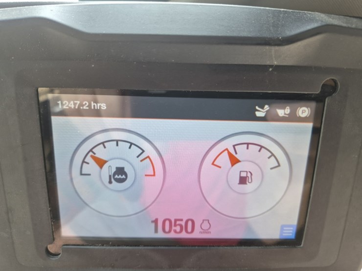 2020-bobcat-s76-image-16