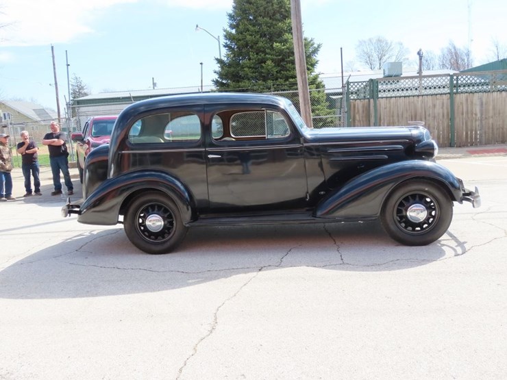 1936-chevrolet-2dr-town-sedan-image-5
