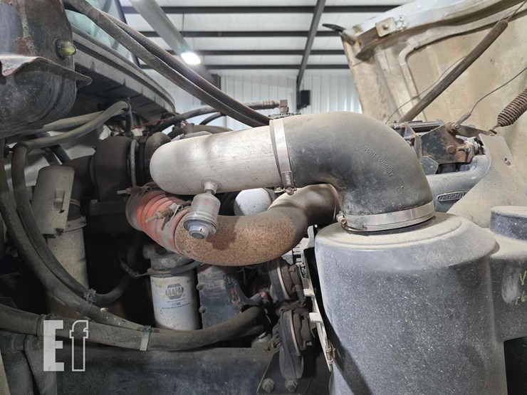 1994-freightliner-fl70-image-15