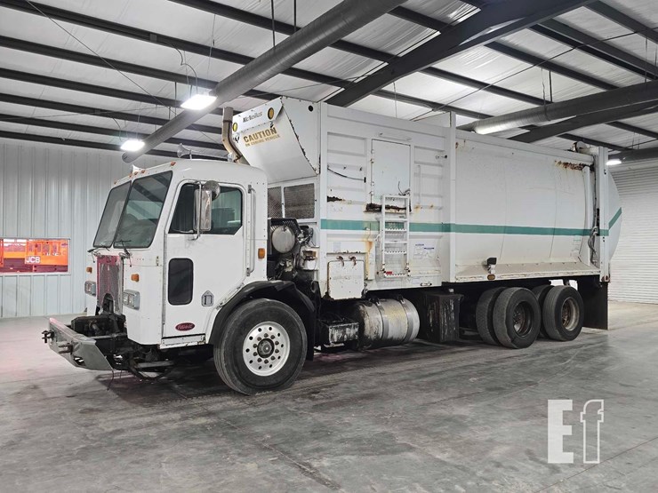 2008-peterbilt-320-image-1