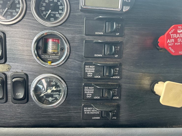 2010-massey-ferguson-8-image-70