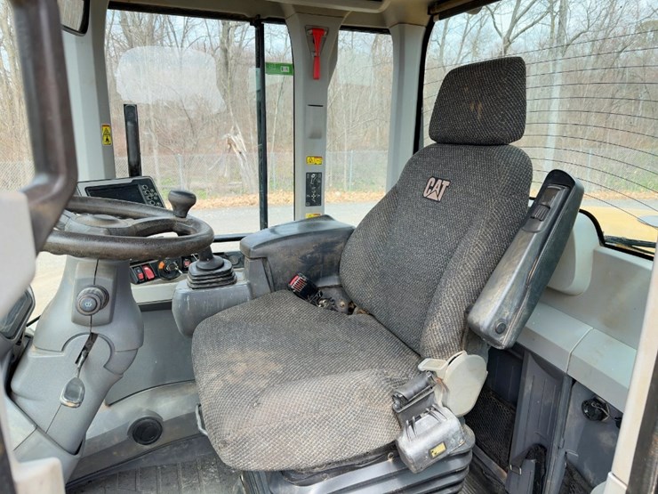 2016-caterpillar-938m-image-23