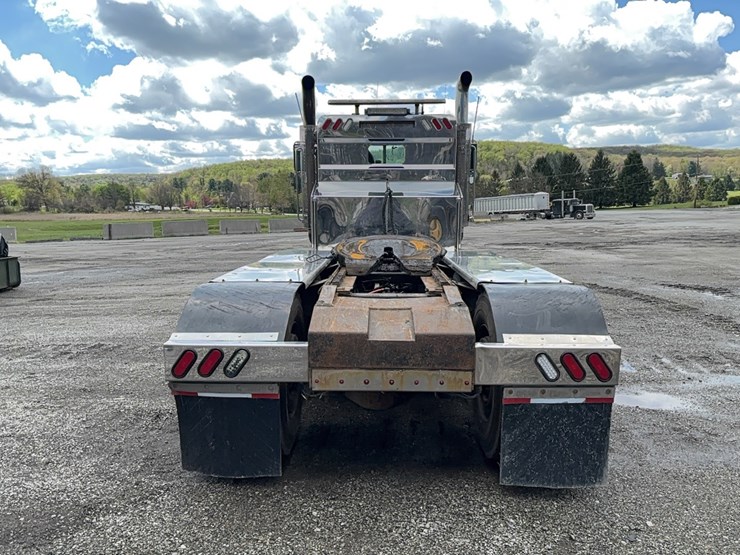 2013-peterbilt-388-image-6