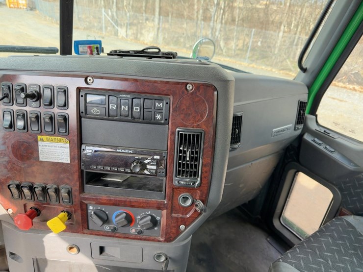 2018-mack-pinnacle-cxu613-image-27