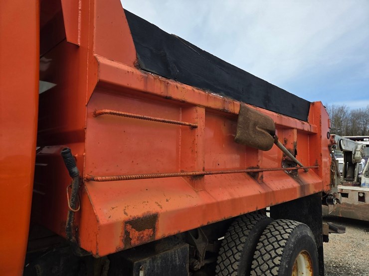 2002-international-7300-image-28