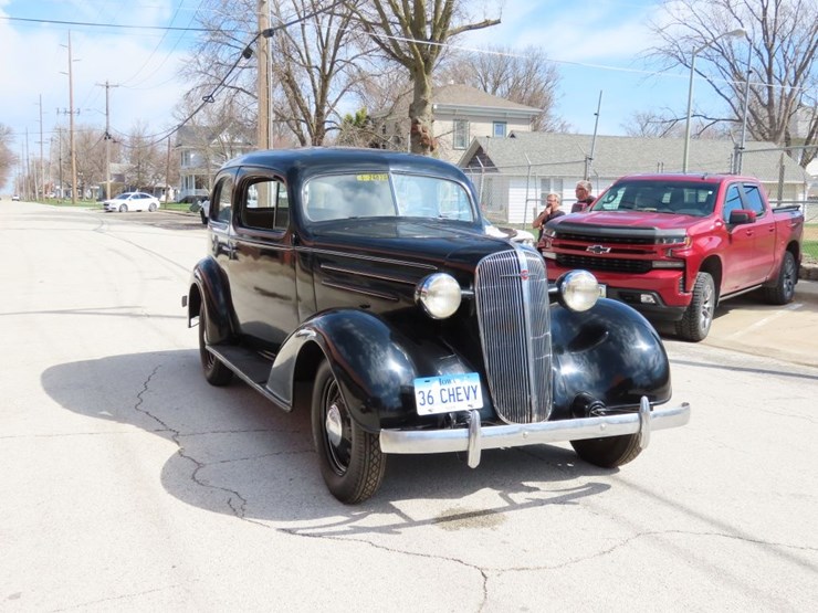 1936-chevrolet-2dr-town-sedan-image-4