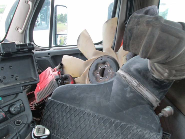 #46165-•-inop-2012-freightliner-t/a-daycab-truck-tractor-1fujgebg8clbv8611-image-39