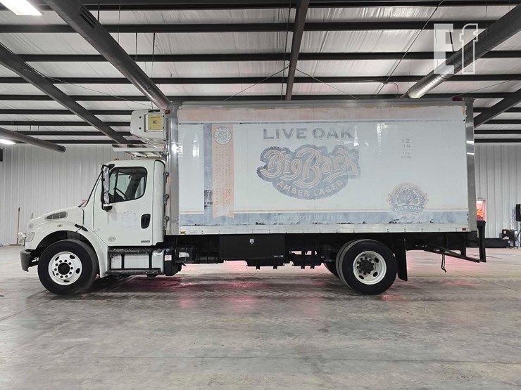 2012-freightliner-business-class-m2-106-image-5