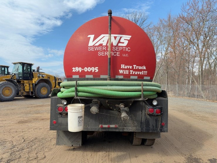 1983-mack-rd685s-image-4