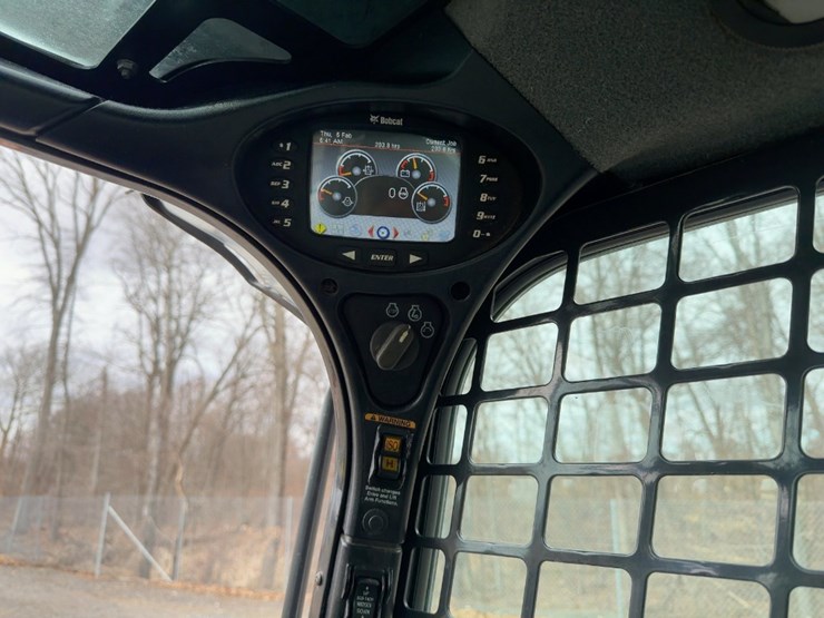 2020-bobcat-t740-image-24
