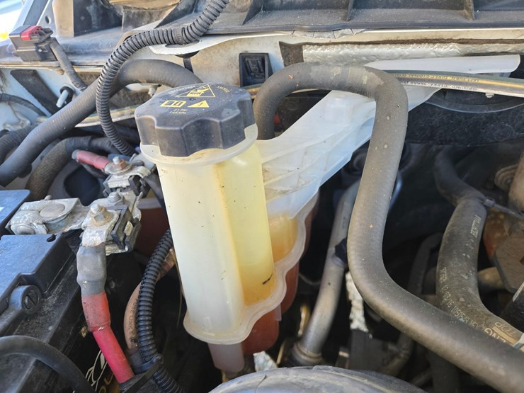 2017-massey-ferguson-8-image-44