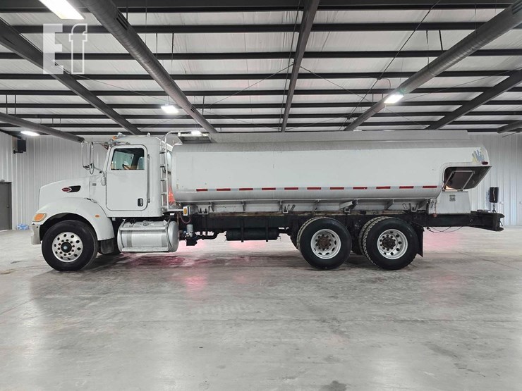 2009-peterbilt-340-image-5