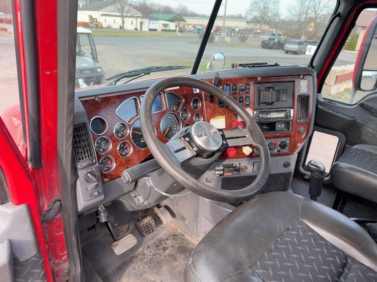 2013-mack-pinnacle-cxu613-image-26