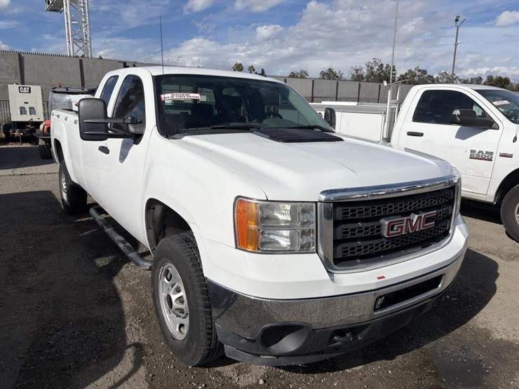 2012-gmc-sierra-2500-image-2