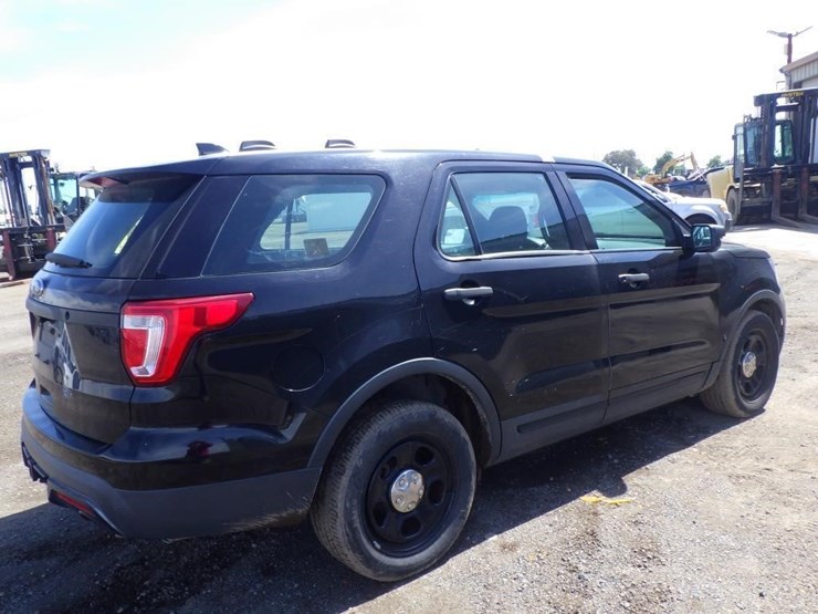 2017-ford-explorer-image-3