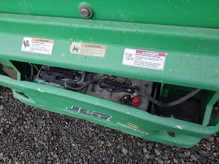 2016-jlg-3246es-image-12