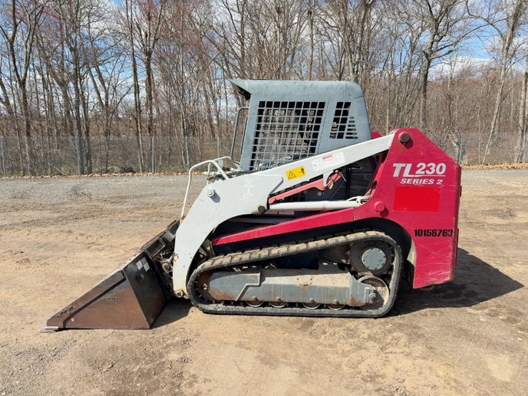 2013-takeuchi-tl230-image-2